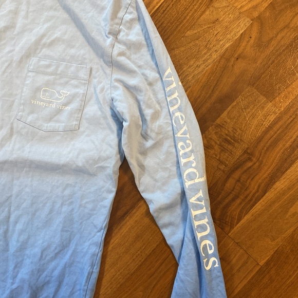 Vineyard vines, size small blue, long sleeve pocketed T-shirt - Picture 2 of 6